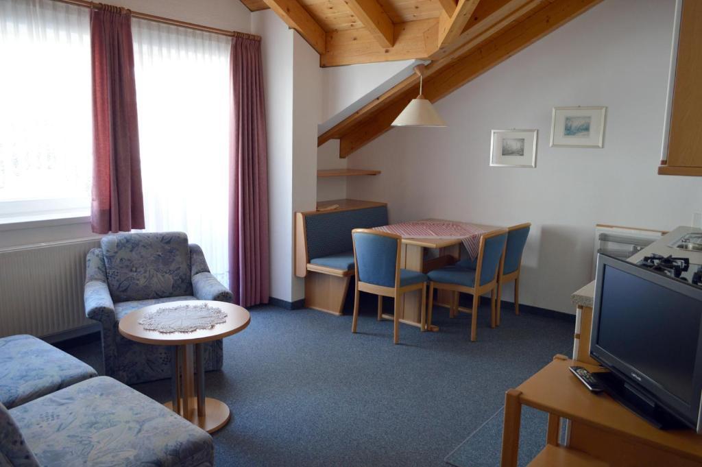 Appartements Haus Bachmann San Candido Szoba fotó